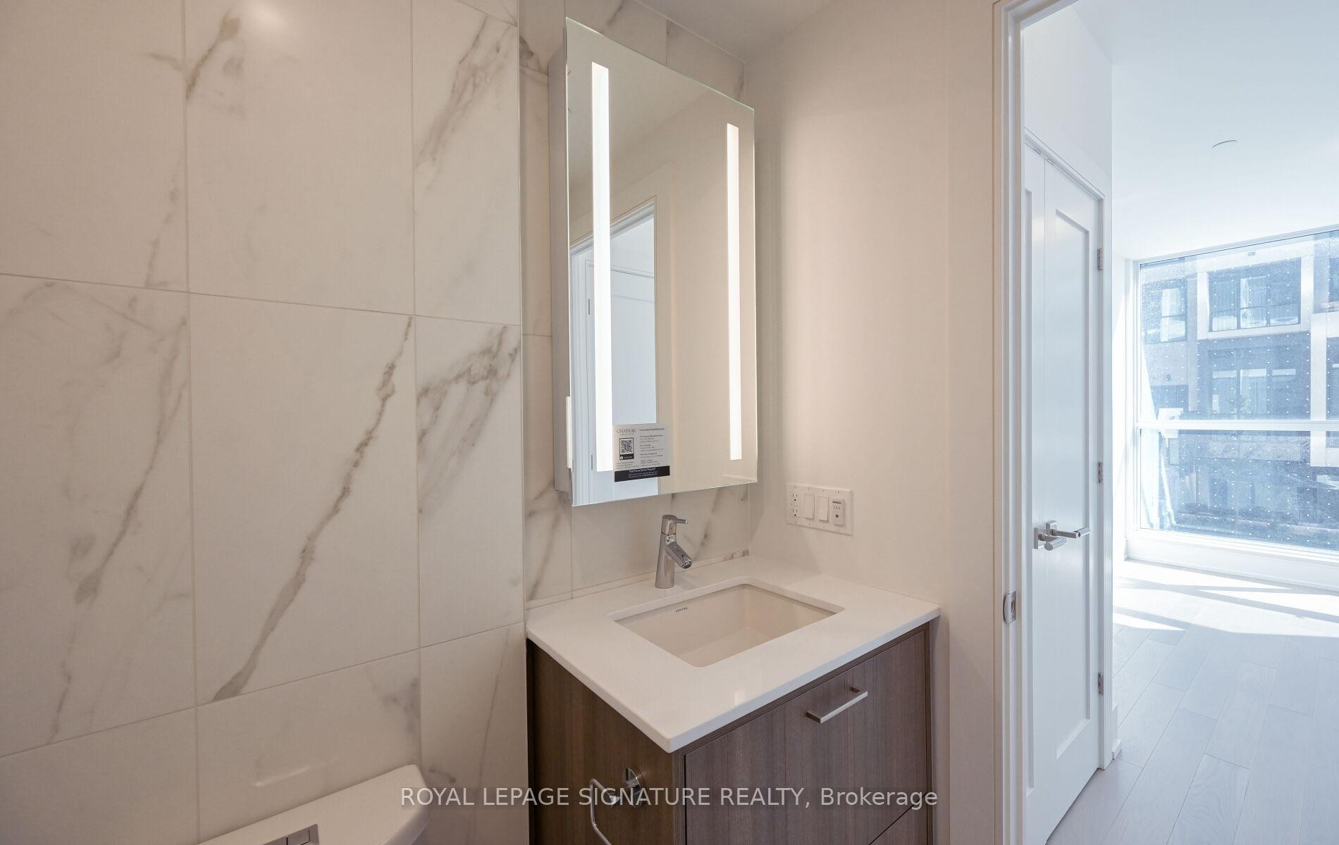 105-10 Inn On The Park Drive, Toronto, ON - Indoor Photo Showing Bathroom