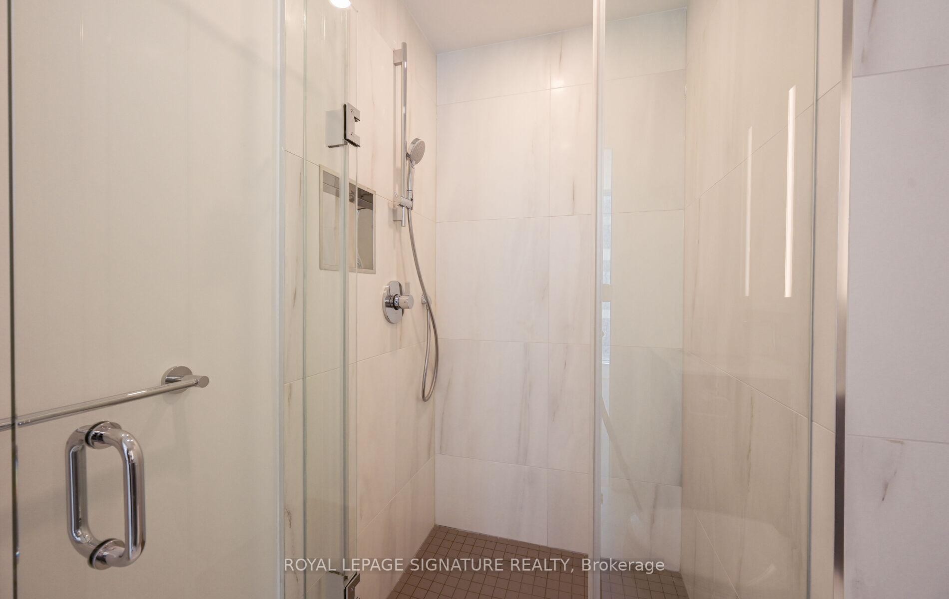 105-10 Inn On The Park Drive, Toronto, ON - Indoor Photo Showing Bathroom