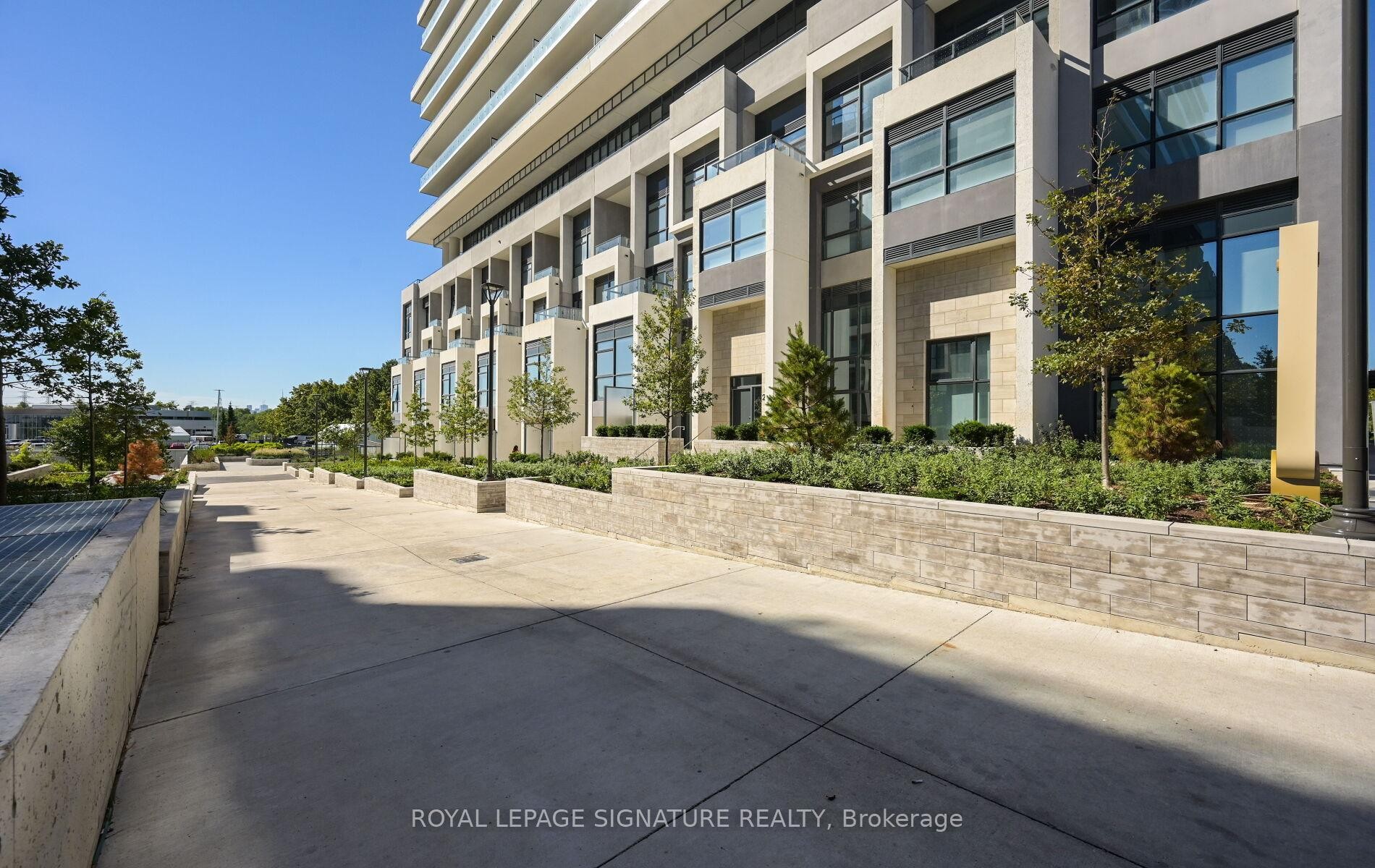 105-10 Inn On The Park Drive, Toronto, ON - Outdoor With Facade