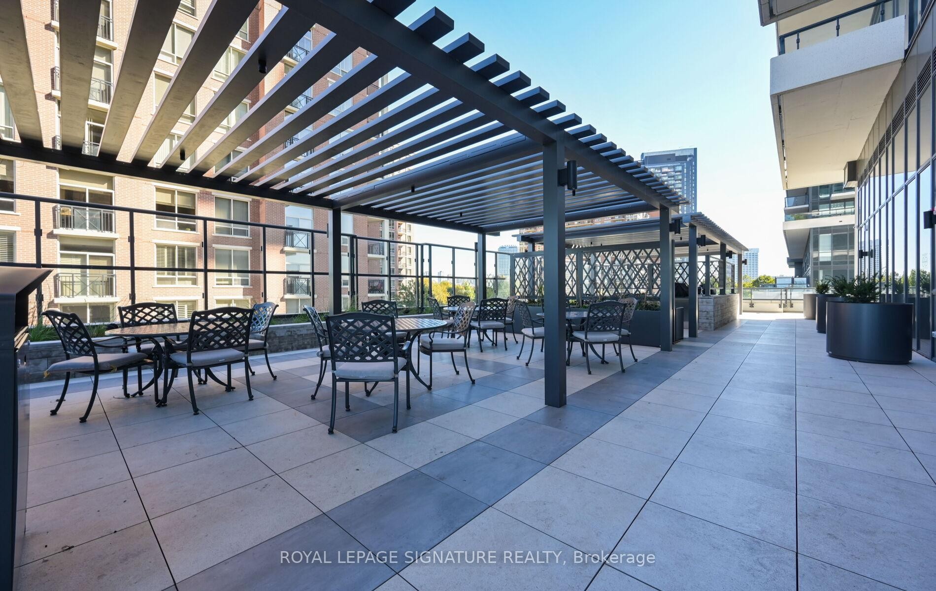 105-10 Inn On The Park Drive, Toronto, ON - Outdoor