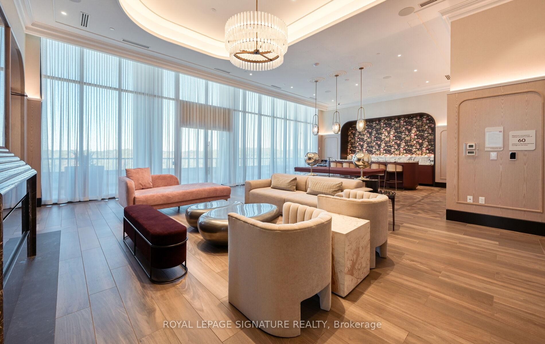 105-10 Inn On The Park Drive, Toronto, ON - Indoor