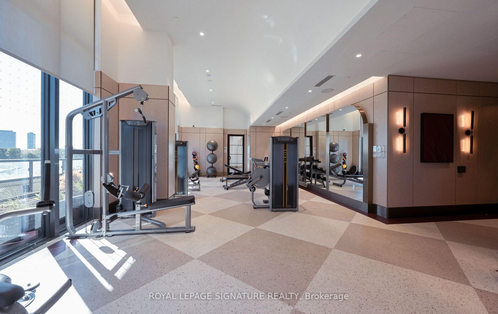 105-10 Inn On The Park Drive, Toronto, ON - Indoor Photo Showing Gym Room