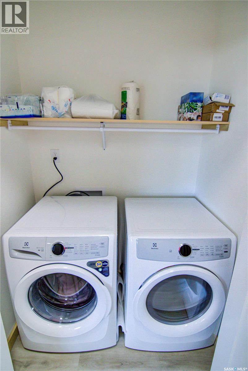 108 Central Avenue, Love, SK - Indoor Photo Showing Laundry Room