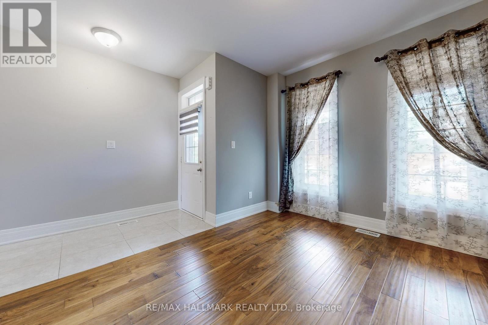61 Mcisaac Drive, Springwater, ON - Indoor Photo Showing Other Room