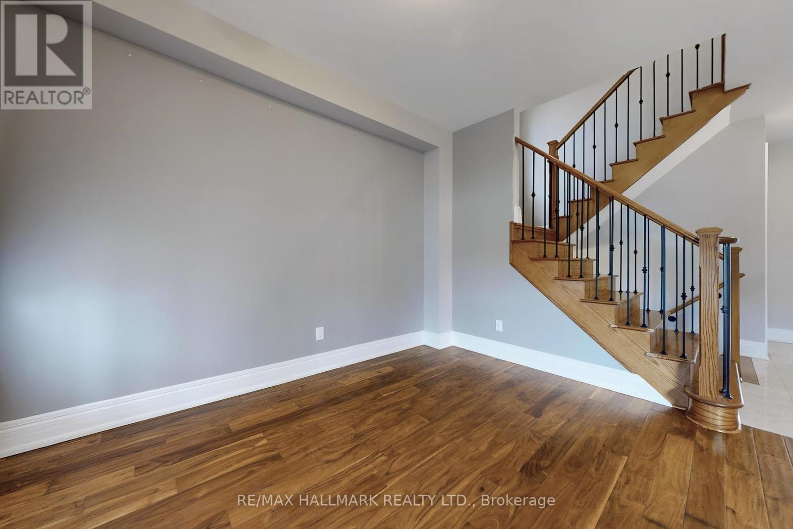 61 Mcisaac Drive, Springwater, ON - Indoor Photo Showing Other Room