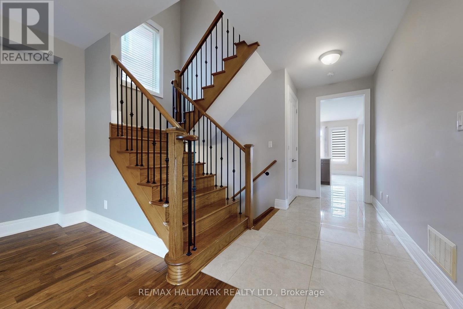 61 Mcisaac Drive, Springwater, ON - Indoor Photo Showing Other Room