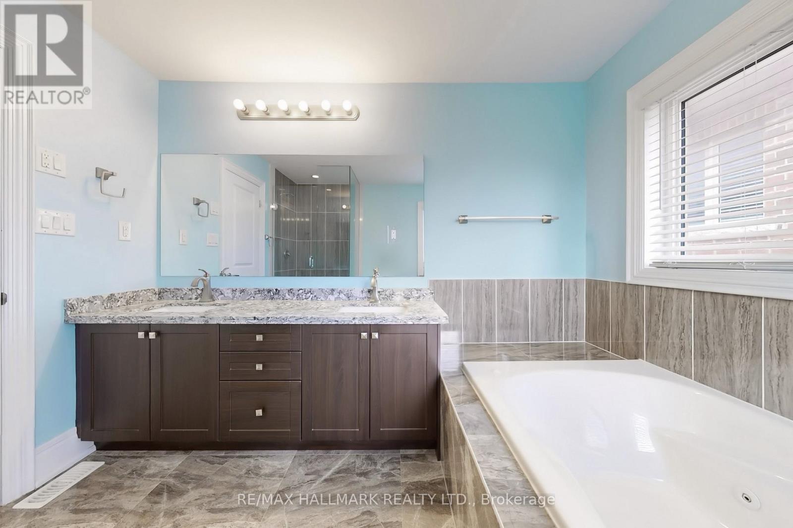 61 Mcisaac Drive, Springwater, ON - Indoor Photo Showing Bathroom