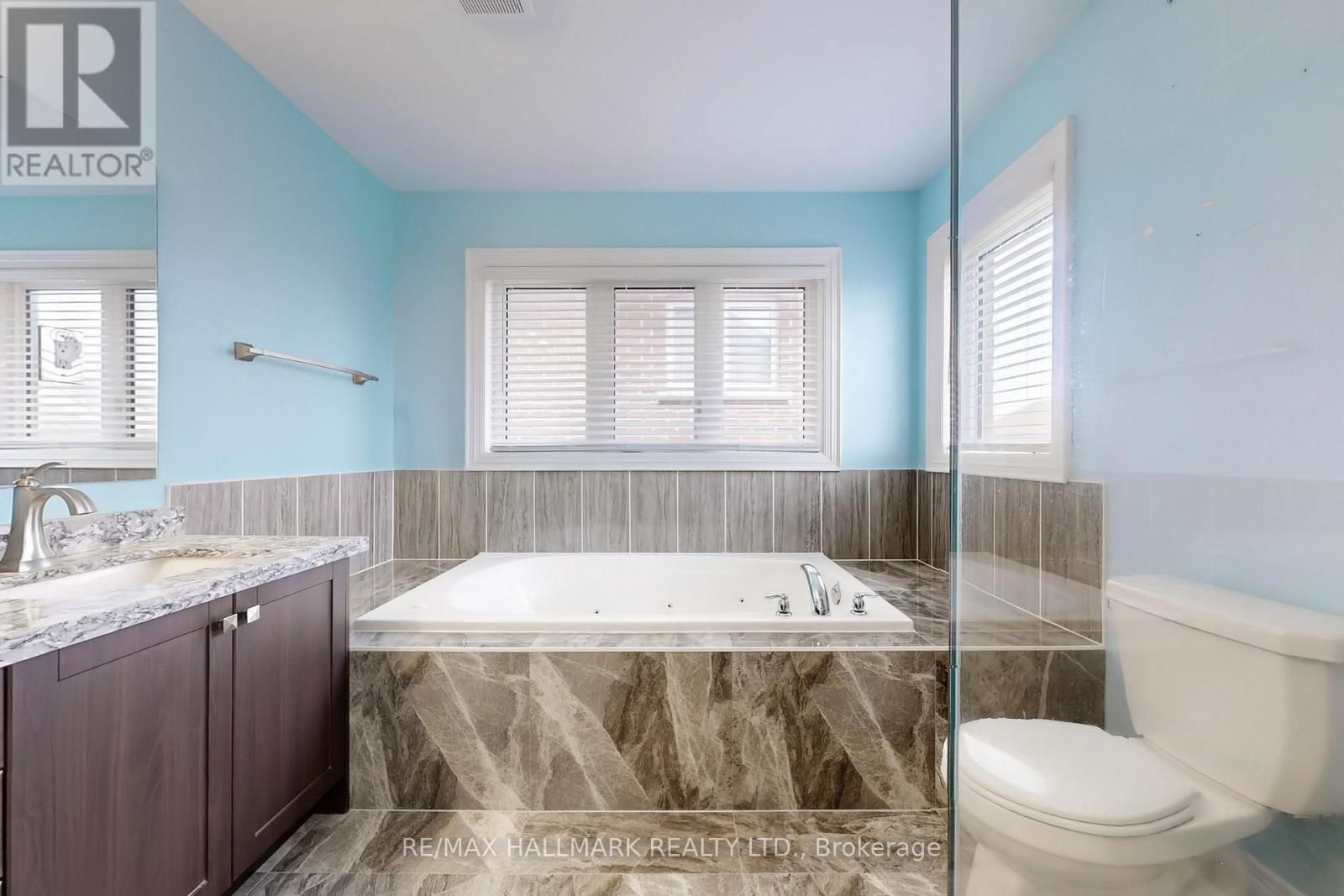 61 Mcisaac Drive, Springwater, ON - Indoor Photo Showing Bathroom