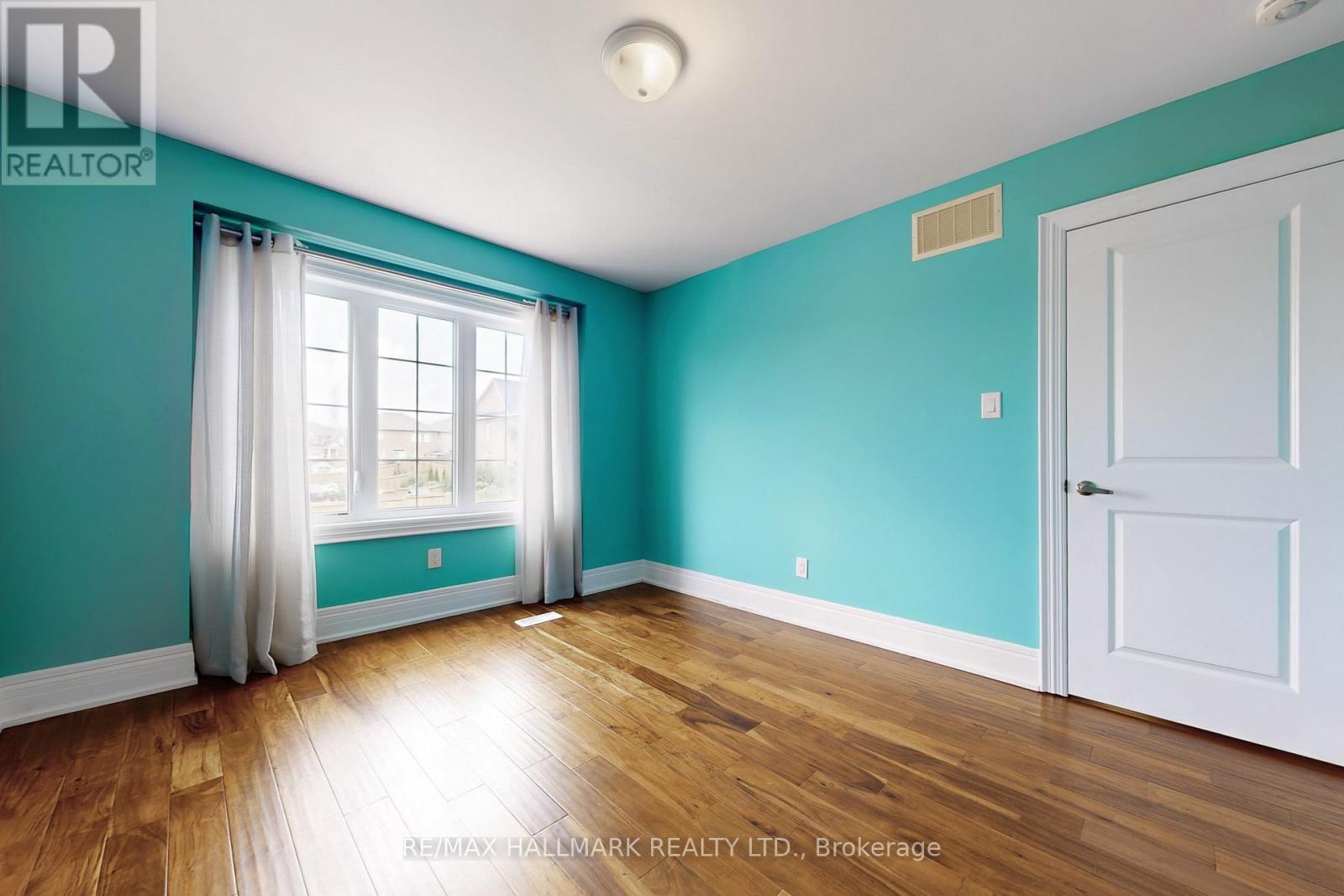 61 Mcisaac Drive, Springwater, ON - Indoor Photo Showing Other Room