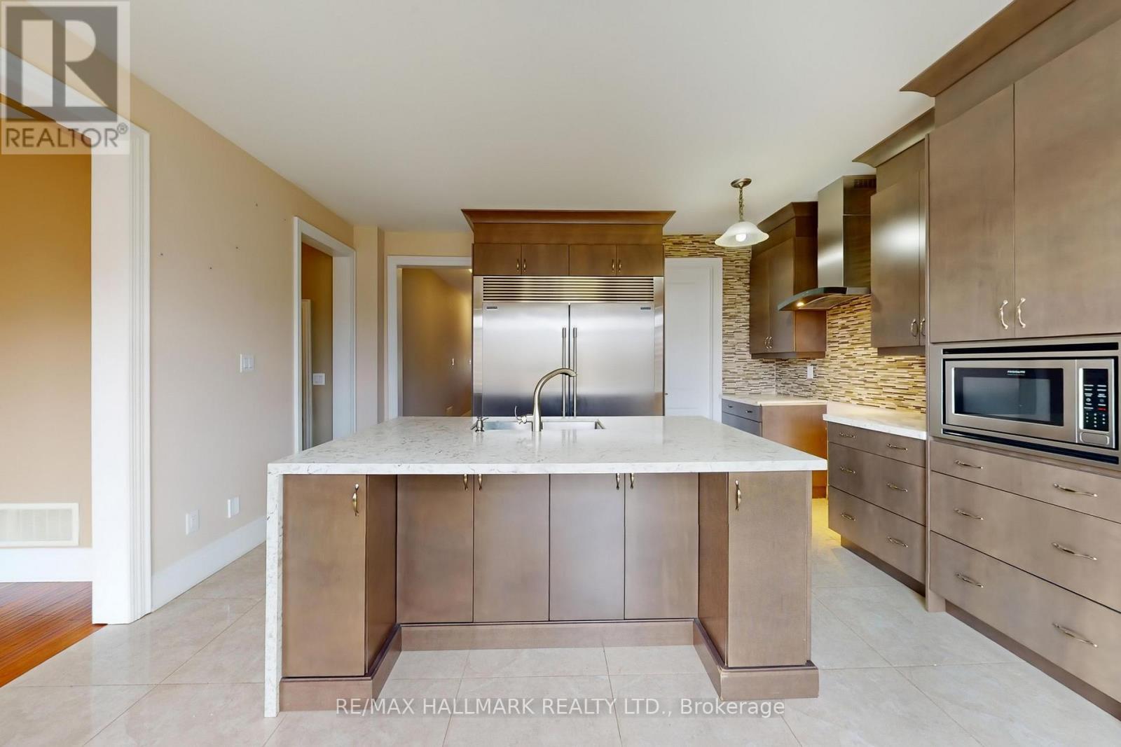 61 Mcisaac Drive, Springwater, ON - Indoor Photo Showing Kitchen