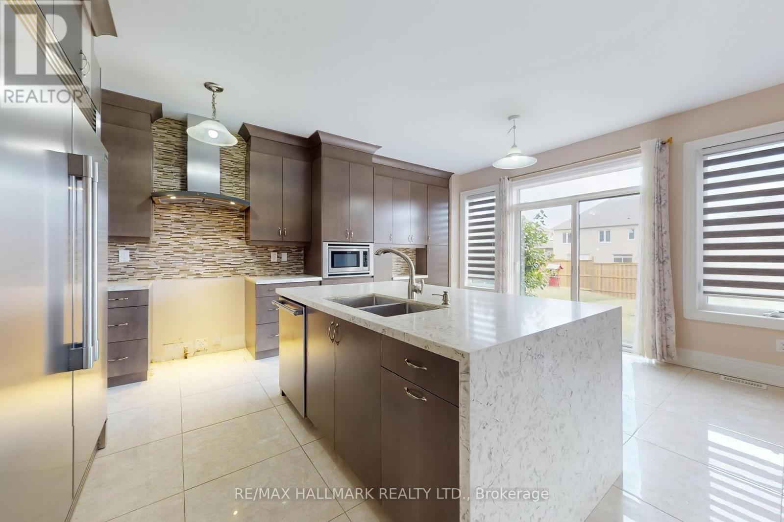 61 Mcisaac Drive, Springwater, ON - Indoor Photo Showing Kitchen With Double Sink With Upgraded Kitchen