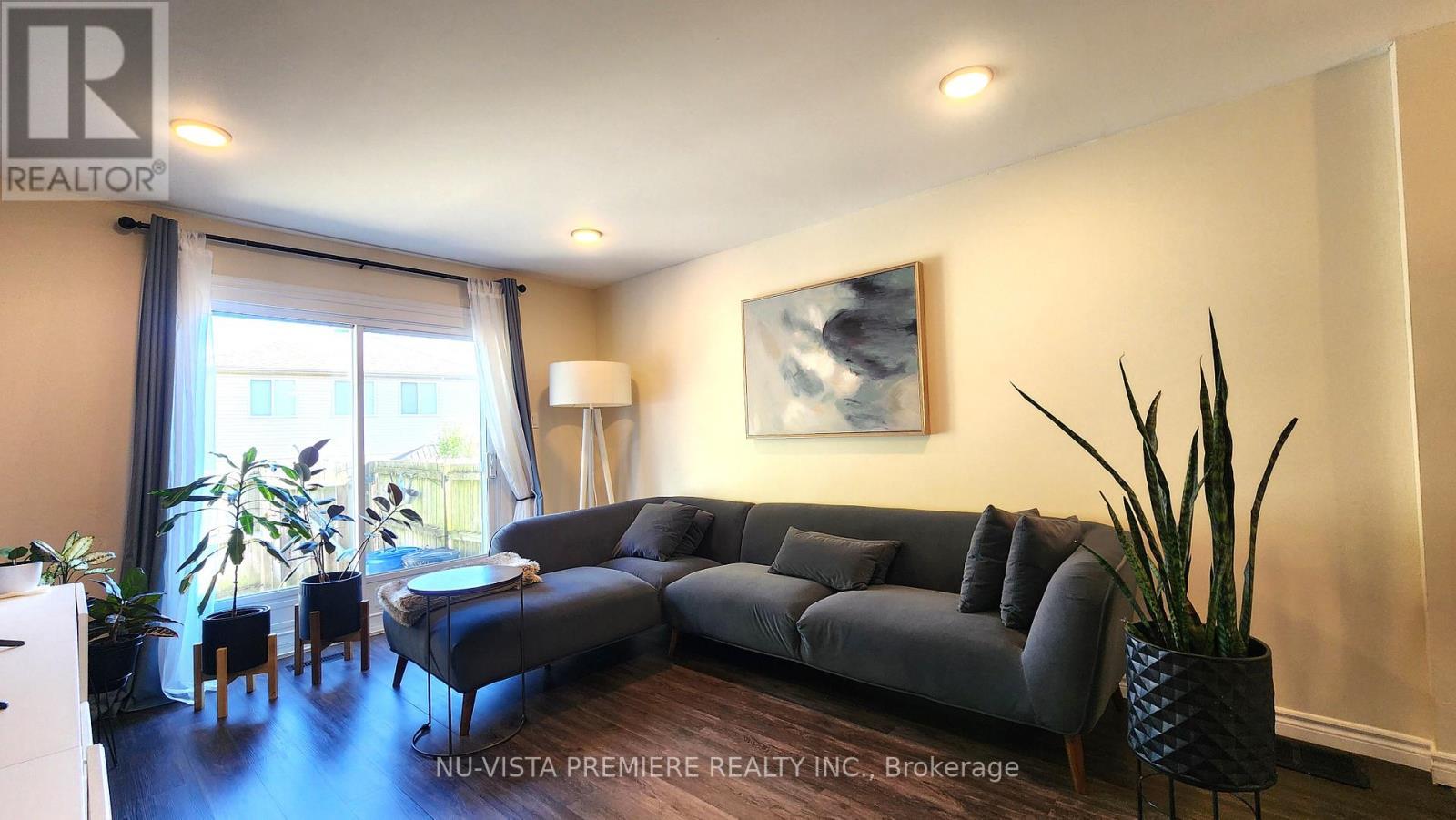 E - 143 Wellesley Crescent, London East (East I), ON - Indoor Photo Showing Living Room