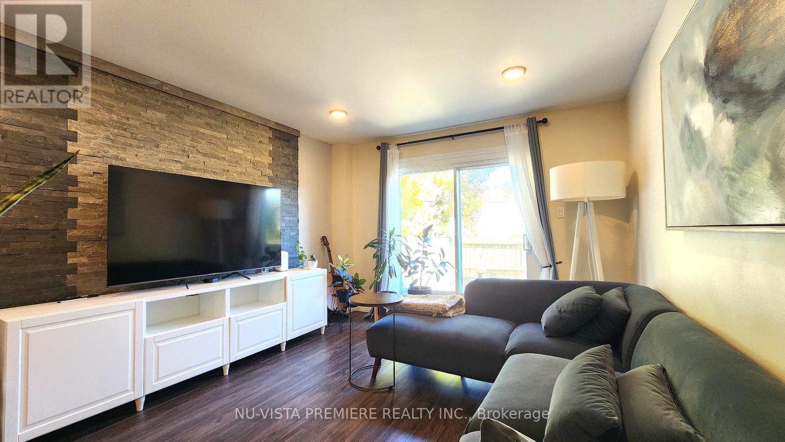 E - 143 Wellesley Crescent, London East (East I), ON - Indoor Photo Showing Living Room