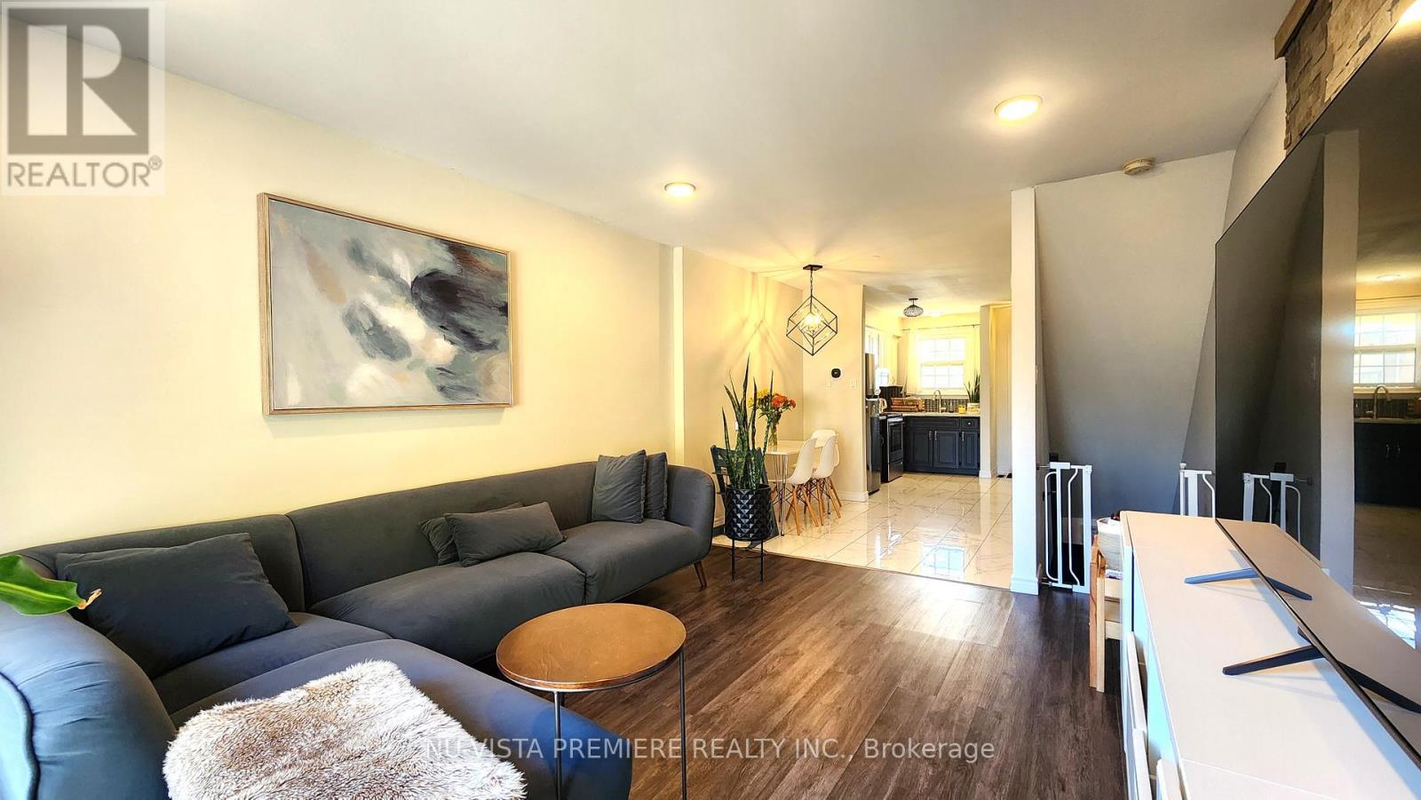 E - 143 Wellesley Crescent, London East (East I), ON - Indoor Photo Showing Living Room