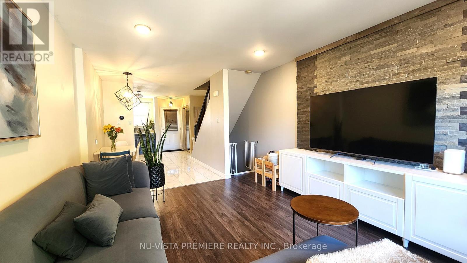 E - 143 Wellesley Crescent, London East (East I), ON - Indoor