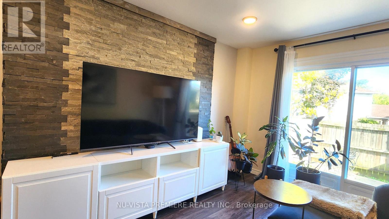 E - 143 Wellesley Crescent, London East (East I), ON - Indoor