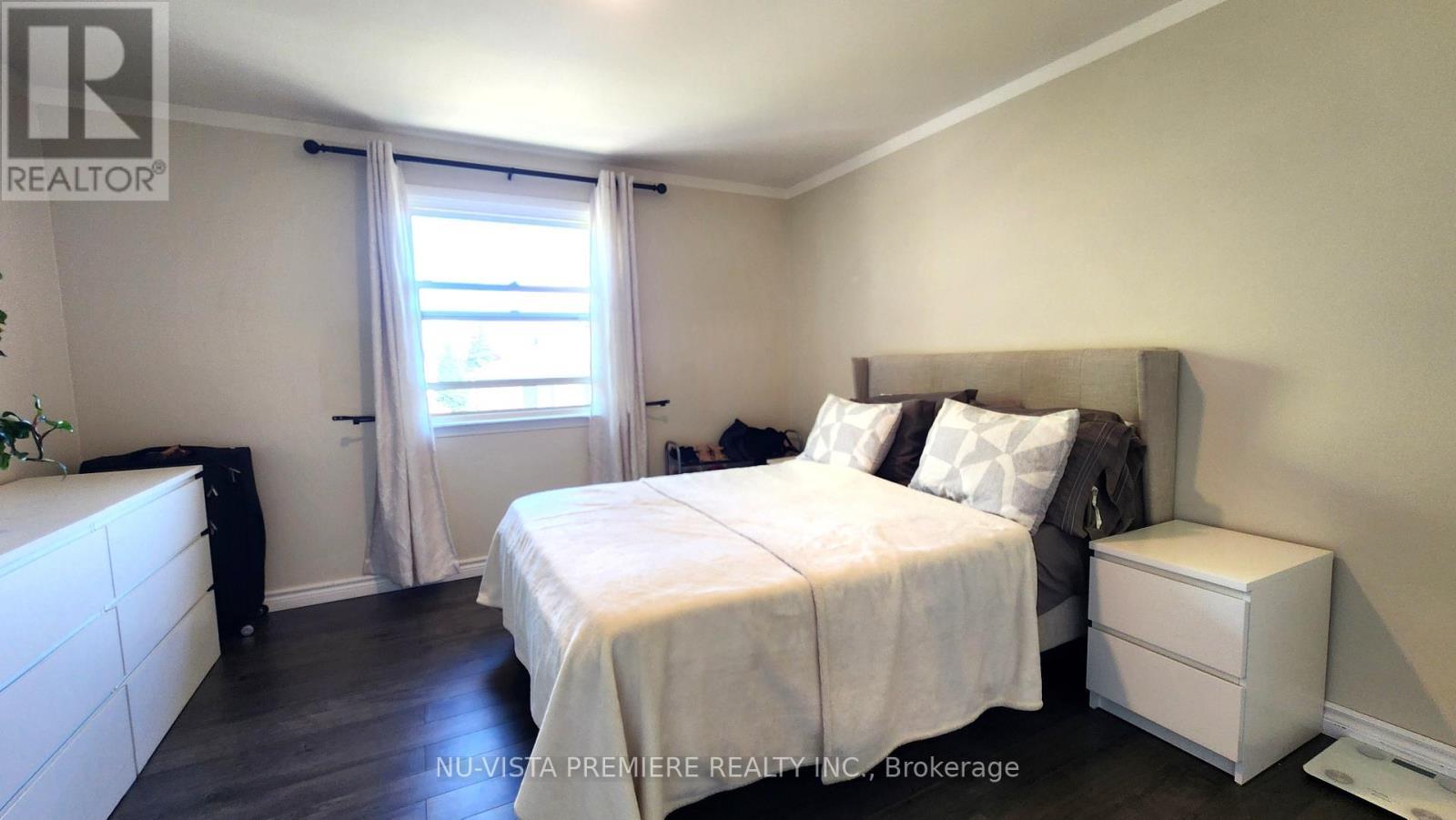 E - 143 Wellesley Crescent, London East (East I), ON - Indoor Photo Showing Bedroom