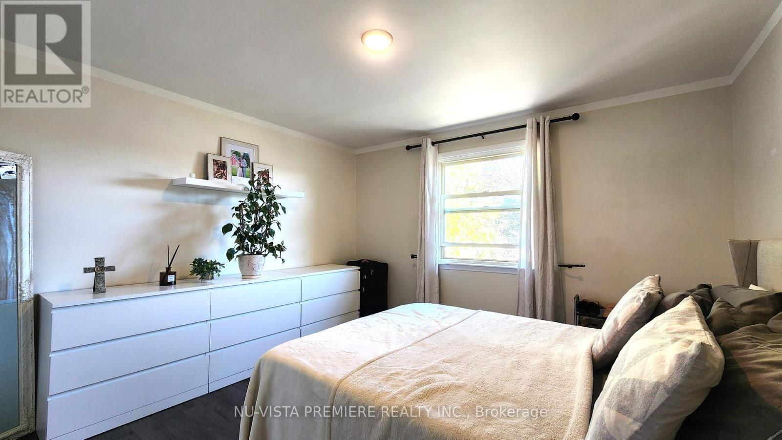 E - 143 Wellesley Crescent, London East (East I), ON - Indoor Photo Showing Bedroom
