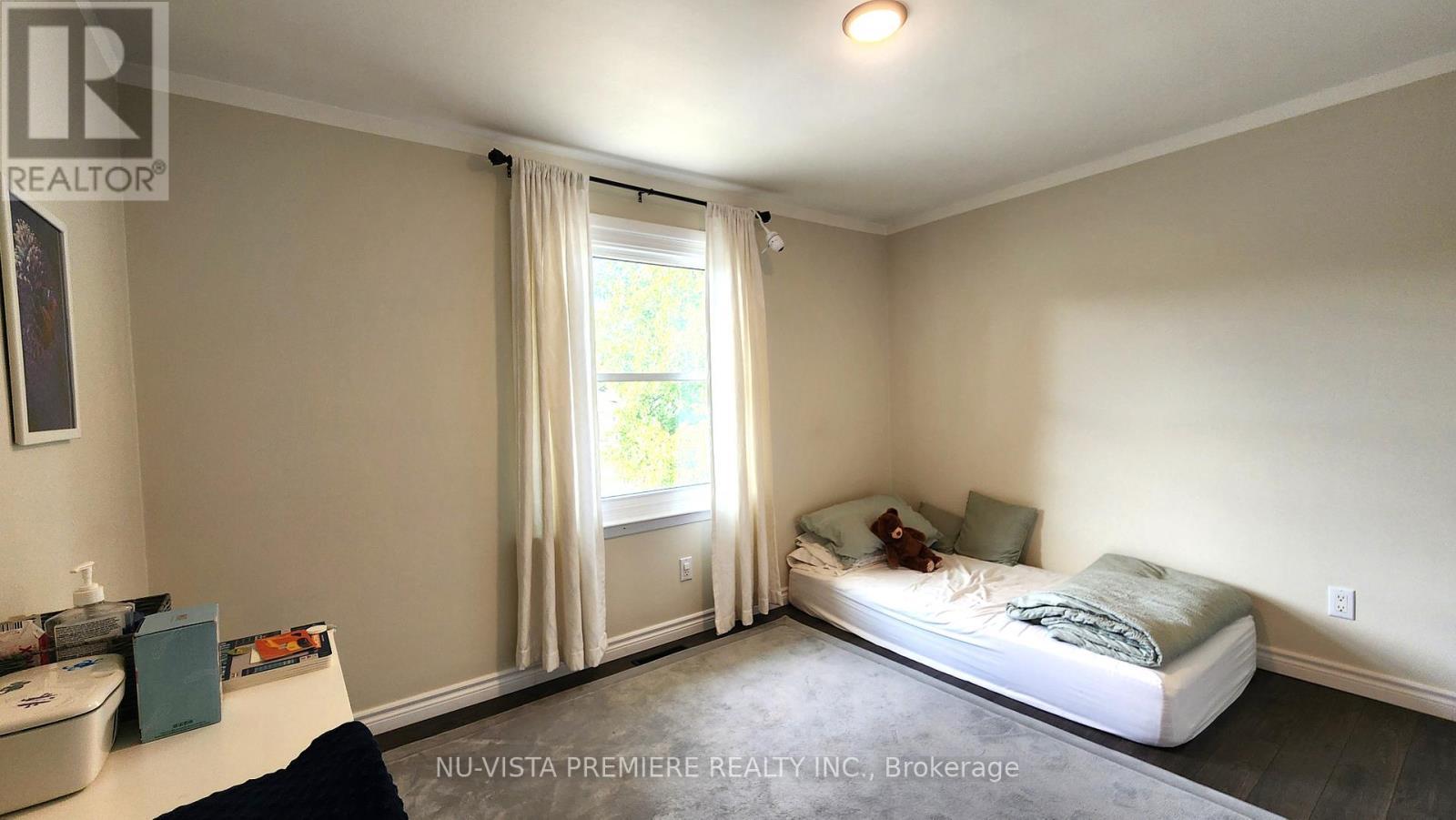 E - 143 Wellesley Crescent, London East (East I), ON - Indoor