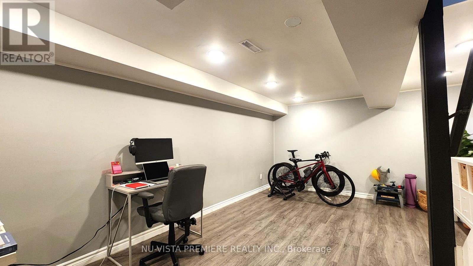 E - 143 Wellesley Crescent, London East (East I), ON - Indoor