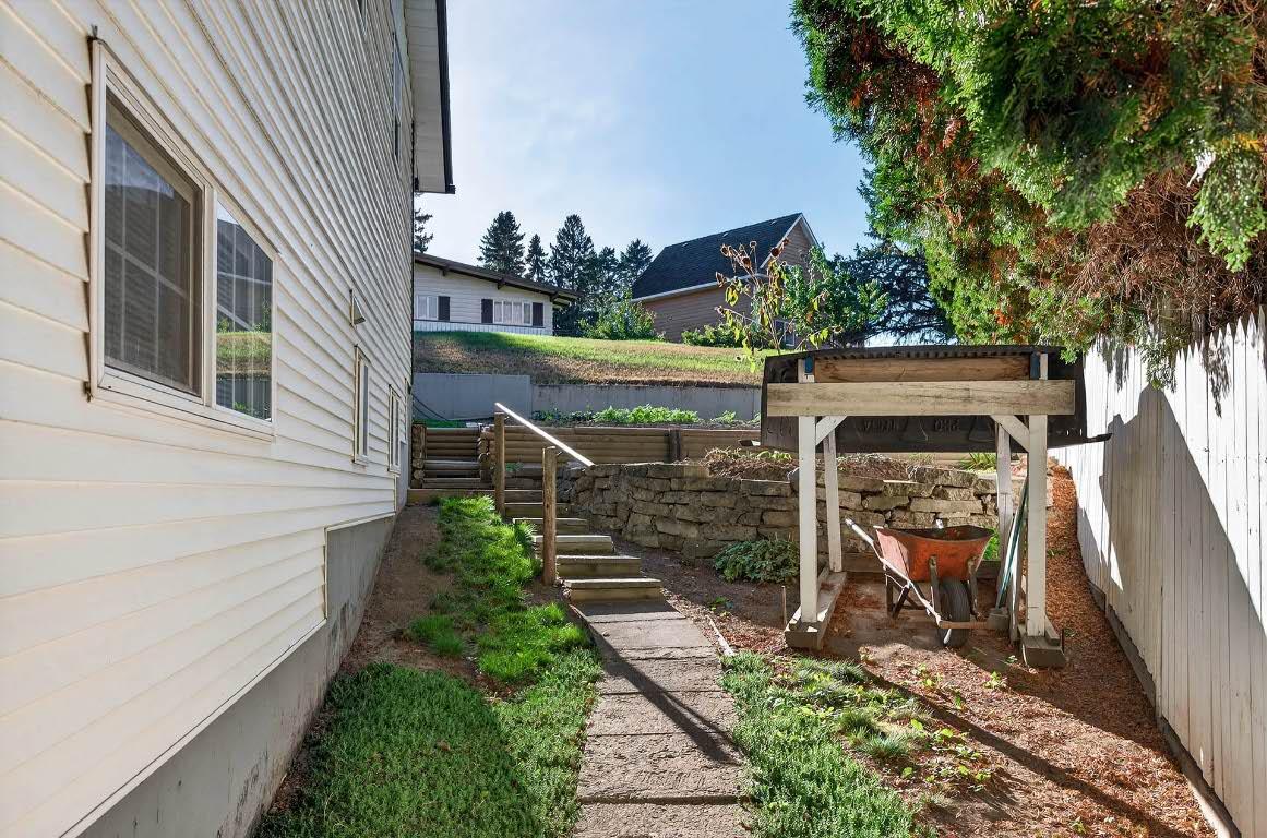 2271 Park Drive, Kamloops, BC - Outdoor With Exterior