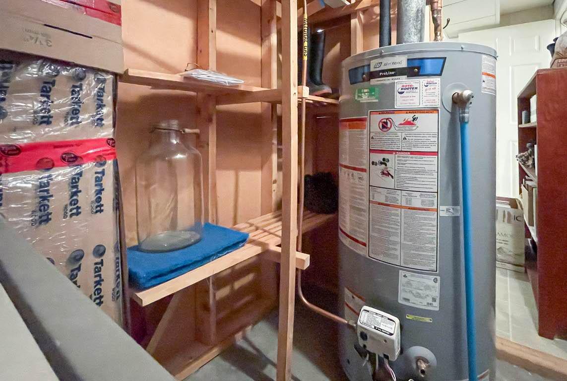 2271 Park Drive, Kamloops, BC - Indoor Photo Showing Basement