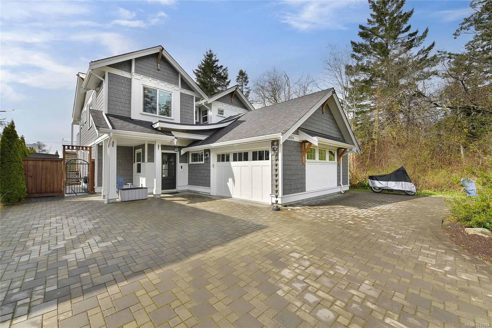 10324 Tsaykum Rd, North Saanich, BC