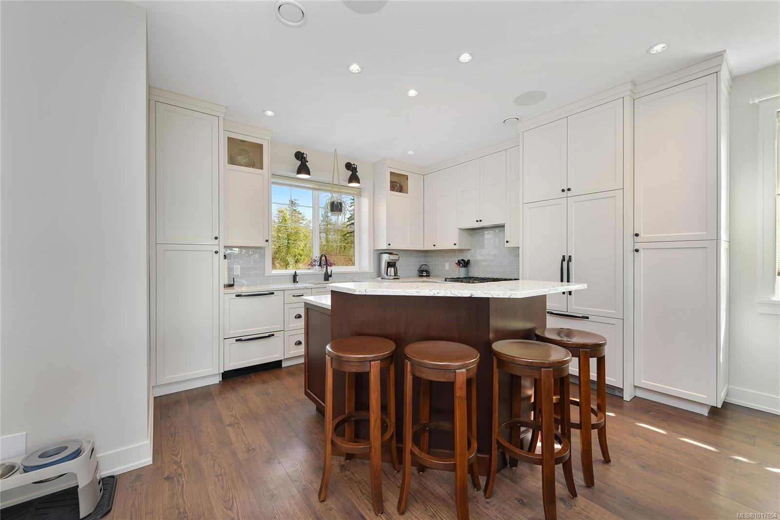 10324 Tsaykum Rd, North Saanich, BC