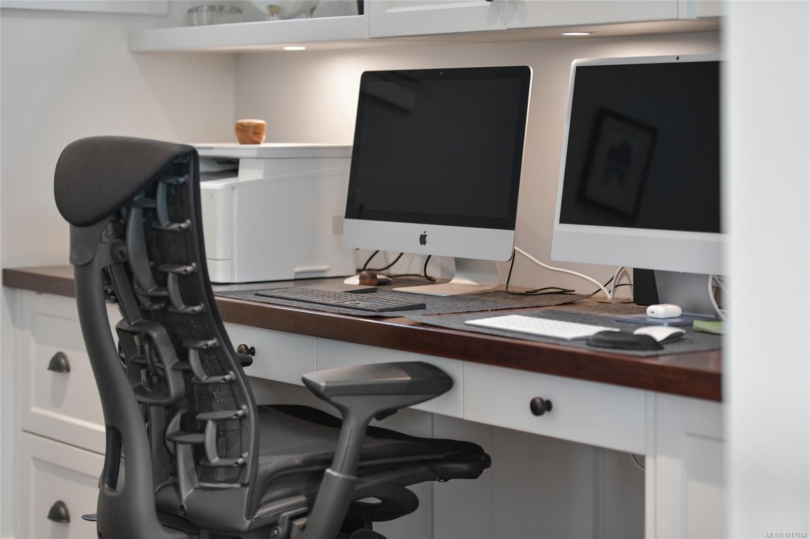 10324 Tsaykum Rd, North Saanich, BC