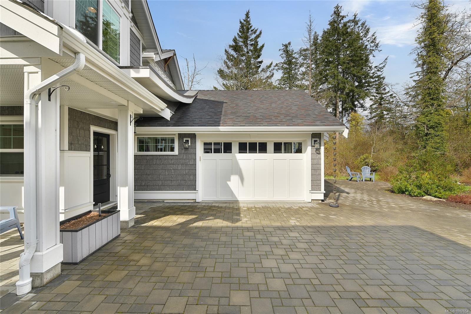 10324 Tsaykum Rd, North Saanich, BC