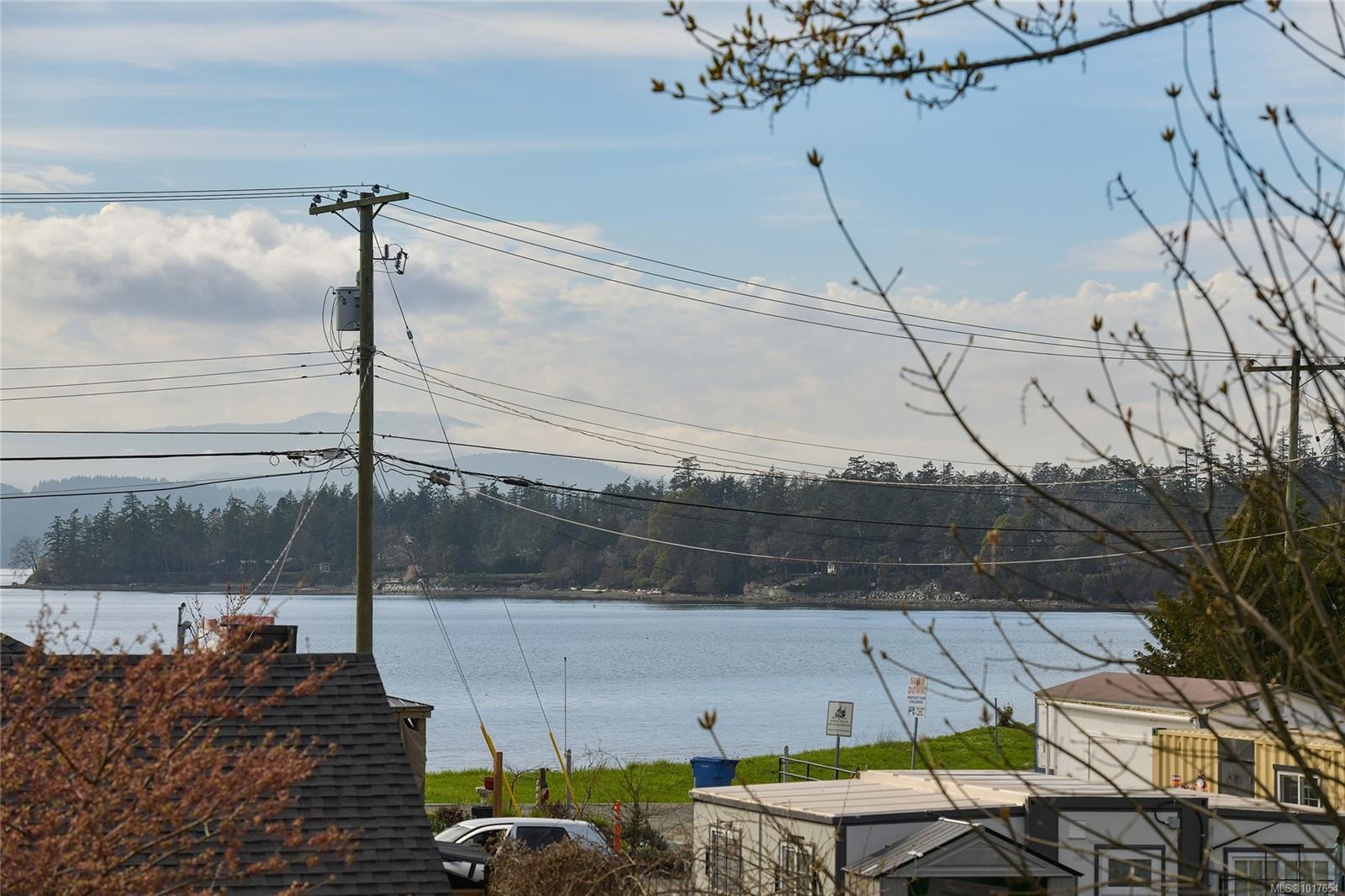 10324 Tsaykum Rd, North Saanich, BC