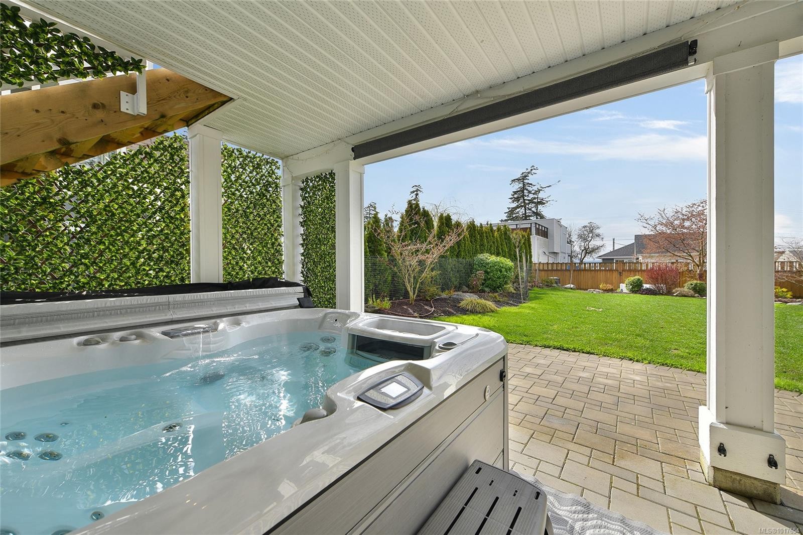 10324 Tsaykum Rd, North Saanich, BC