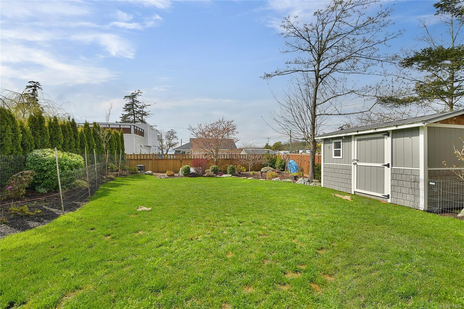 10324 Tsaykum Rd, North Saanich, BC