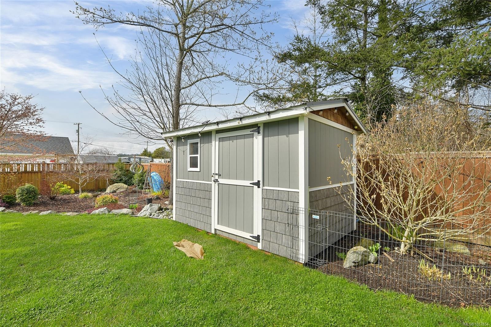 10324 Tsaykum Rd, North Saanich, BC