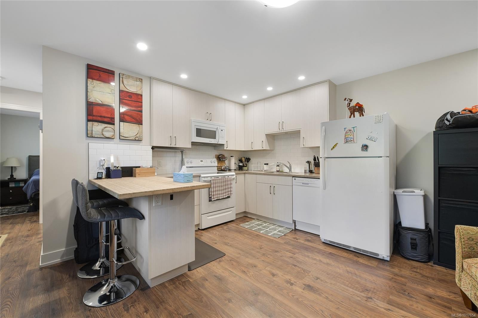 10324 Tsaykum Rd, North Saanich, BC