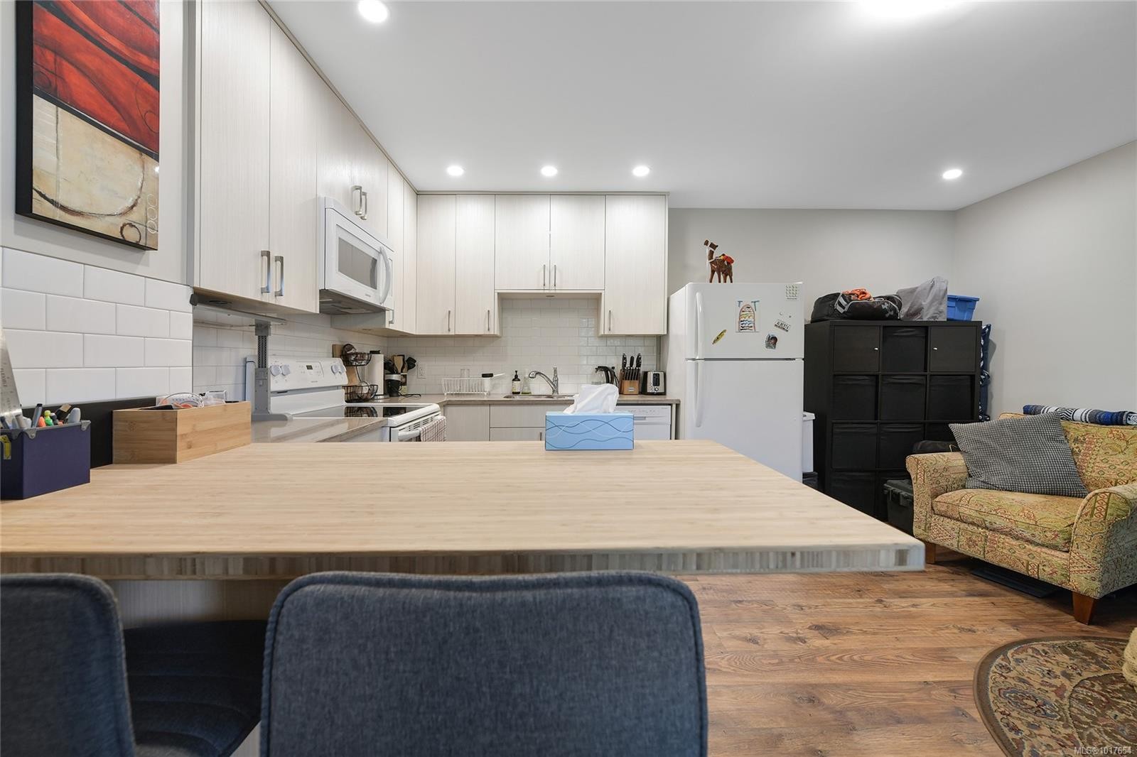 10324 Tsaykum Rd, North Saanich, BC