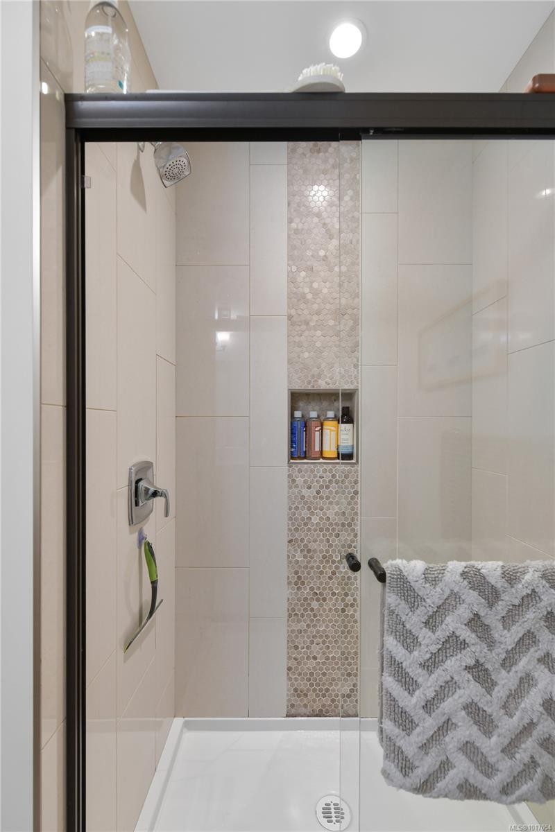 10324 Tsaykum Rd, North Saanich, BC