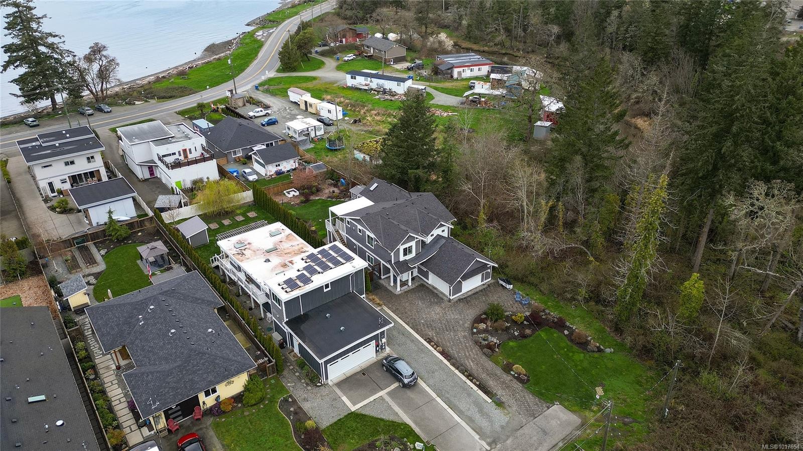 10324 Tsaykum Rd, North Saanich, BC