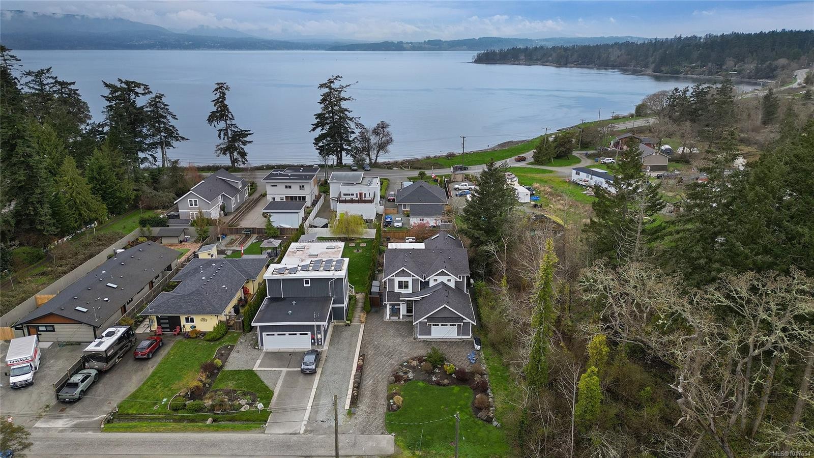 10324 Tsaykum Rd, North Saanich, BC