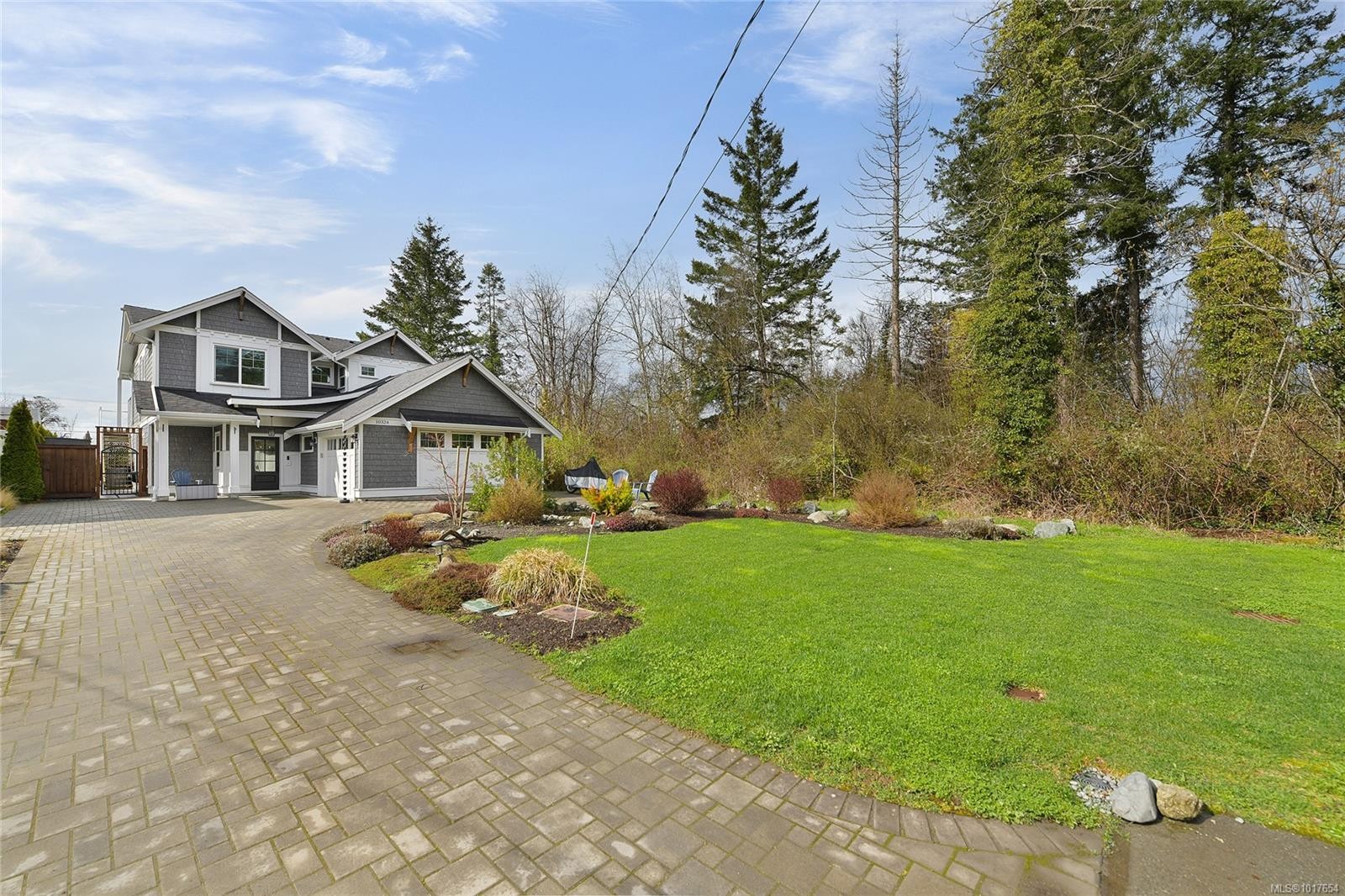 10324 Tsaykum Rd, North Saanich, BC