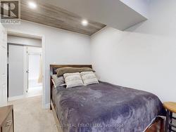 Close proximity to 4 pc bath across hall -