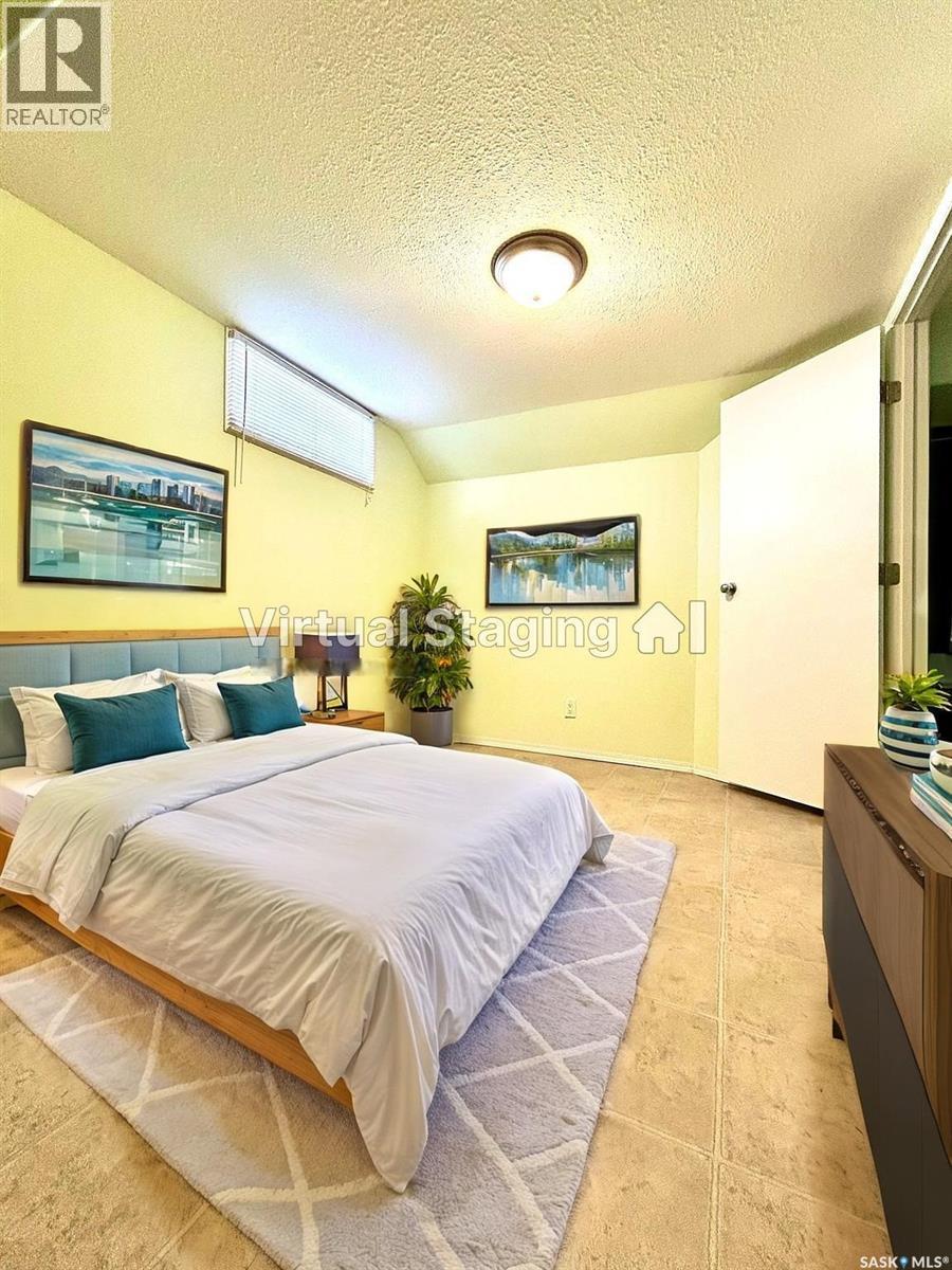 17 Mitchell Street, Saskatoon, SK - Indoor Photo Showing Bedroom