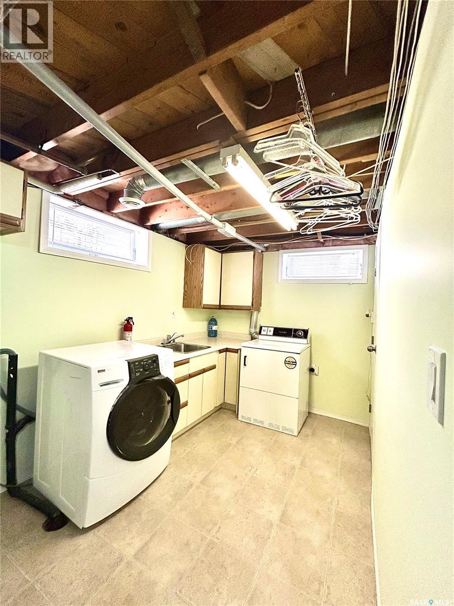 17 Mitchell Street, Saskatoon, SK - Indoor Photo Showing Laundry Room