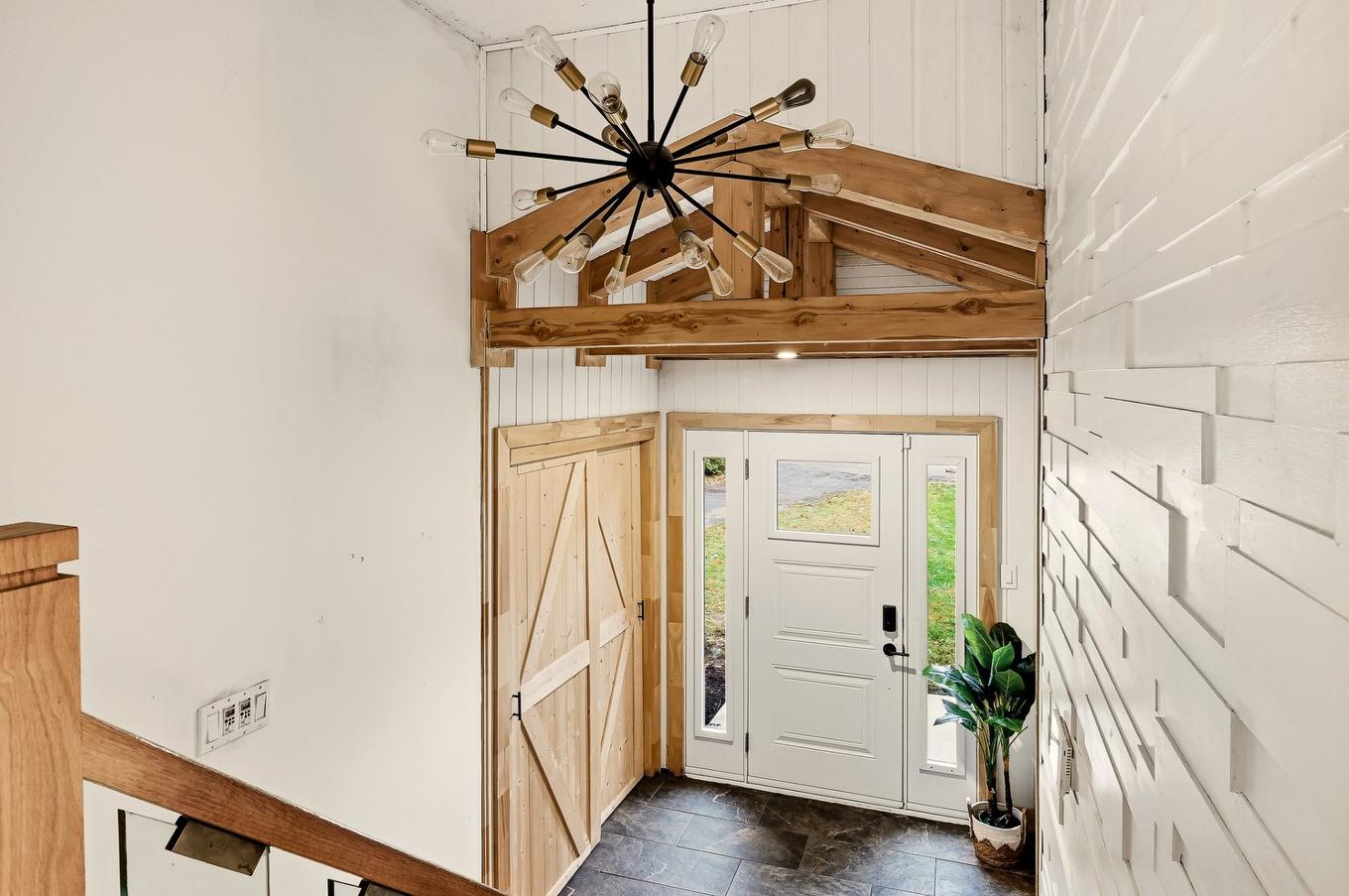 Hall d'entrée/Vestibule - 36 Rue Du Jardin Artcad, Granby, QC - Indoor Photo Showing Other Room