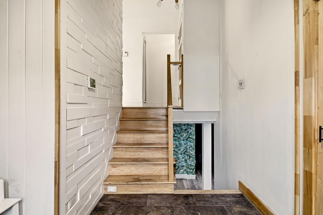 Hall d'entrée/Vestibule - 36 Rue Du Jardin Artcad, Granby, QC - Indoor Photo Showing Other Room