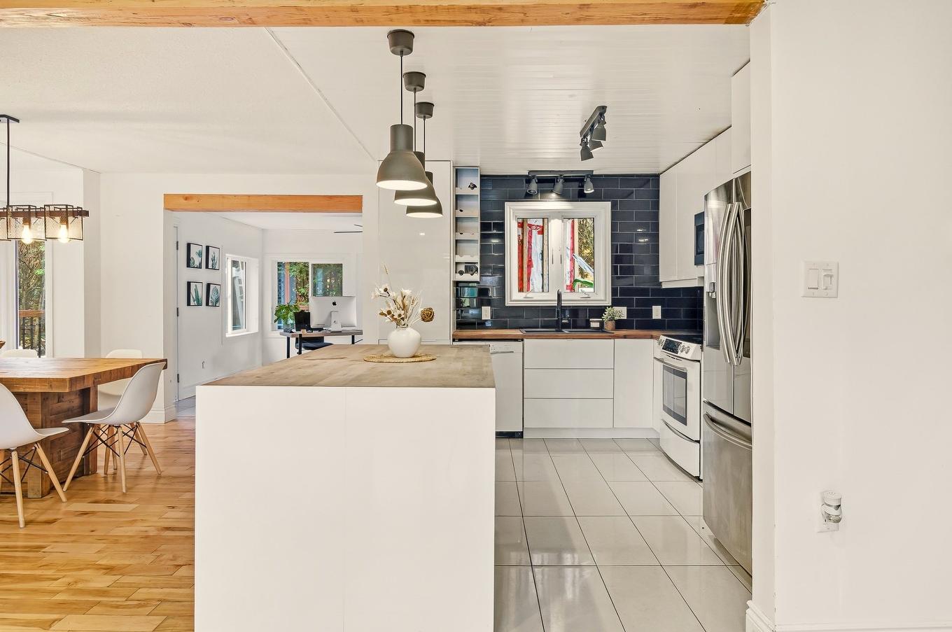 Cuisine - 36 Rue Du Jardin Artcad, Granby, QC - Indoor