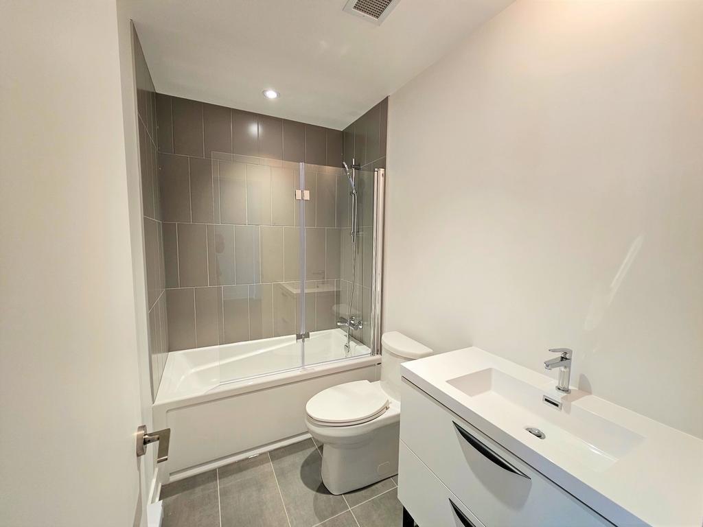 Salle de bains - 1010-7227 Boul. Newman, Montréal (Lasalle), QC - Indoor Photo Showing Bathroom