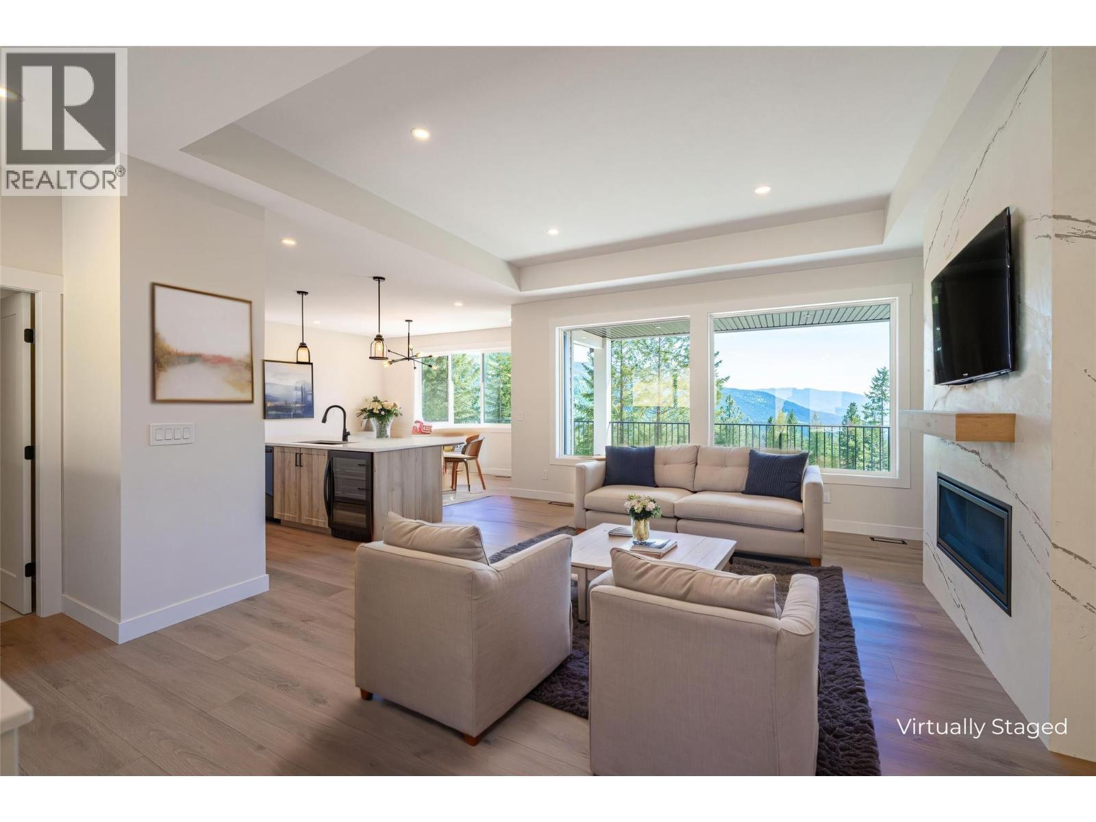 7863 Boulter Road, Vernon, BC - Indoor Photo Showing Living Room With Fireplace