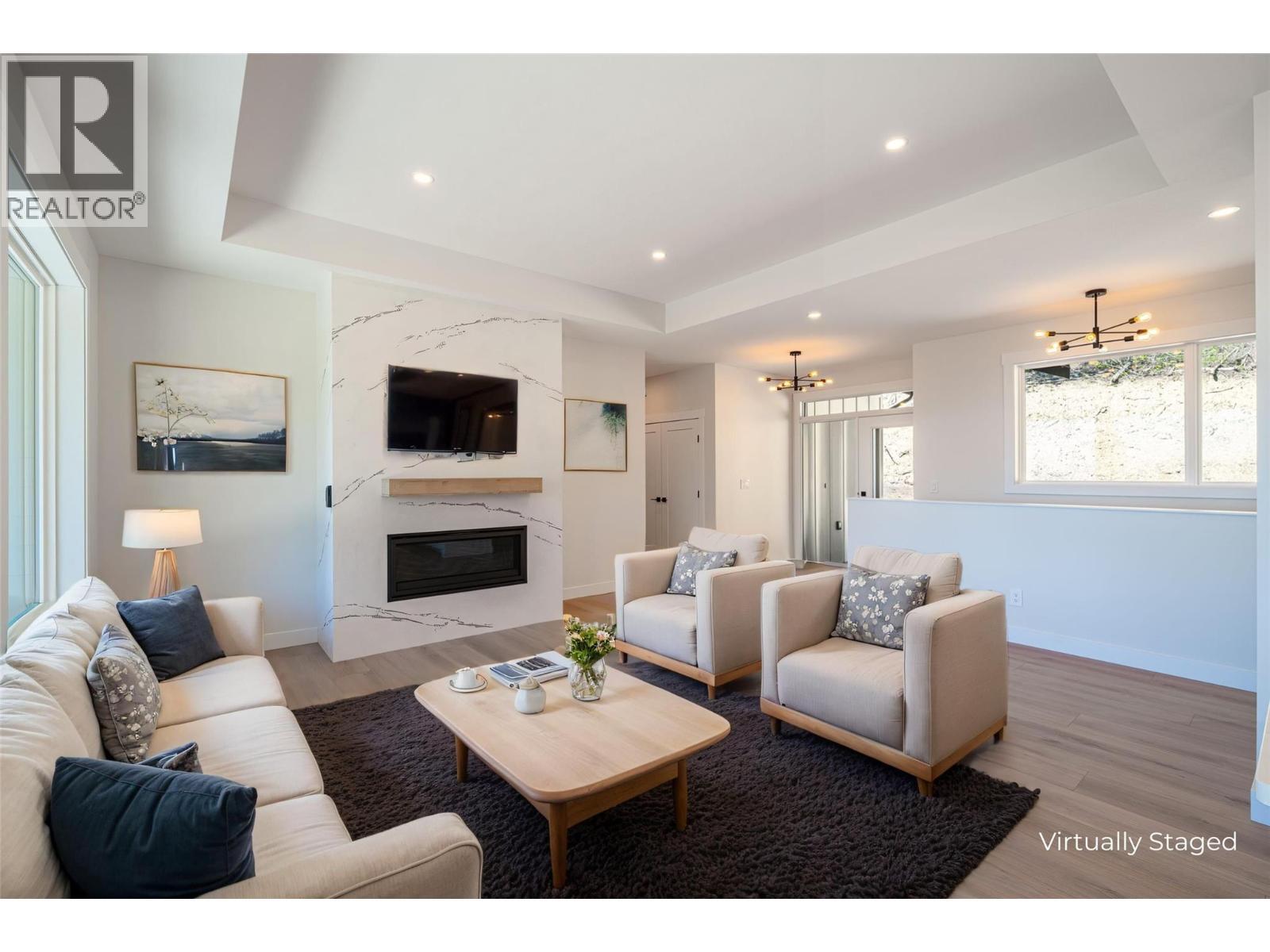 7863 Boulter Road, Vernon, BC - Indoor Photo Showing Living Room With Fireplace