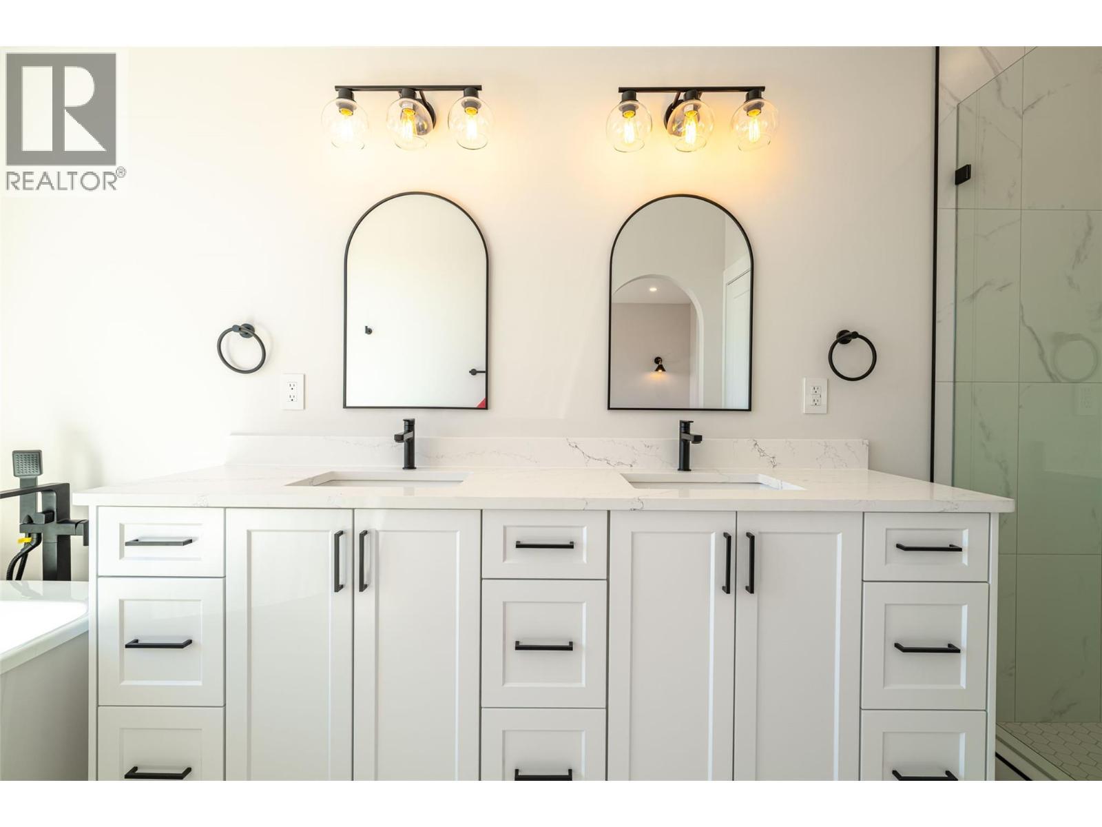 7863 Boulter Road, Vernon, BC - Indoor Photo Showing Bathroom